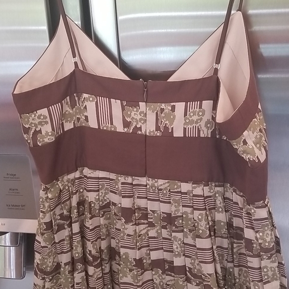 💕BCBGMaxAzria💕 V-neck Cocktail Dress - Picture 4 of 10